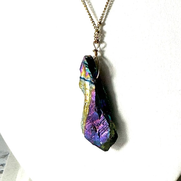 Titanium Aura: Quartz Necklace "Stone of Astral Journeys" - Picture 5 of 10